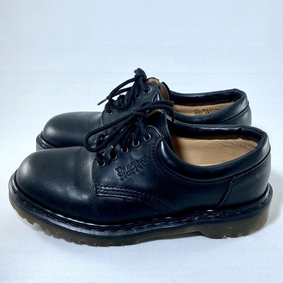 Vintage Dr. Martens 8053 leather monochromatic Oxford shoes. 🖤 - Picture 2 of 8